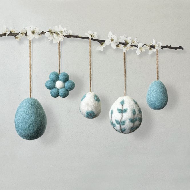 Hovedbilde Floral felted egg-blue- East Of India