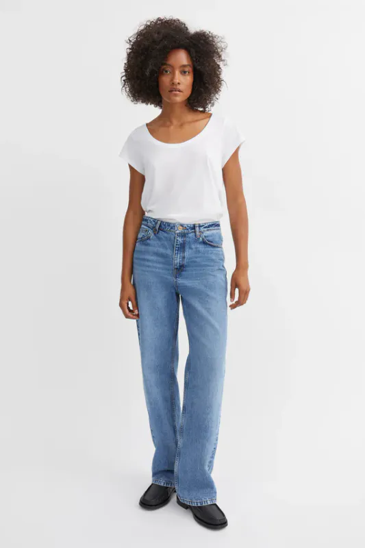 Maddy straight jeans - Worn mid blue - Skall Studio