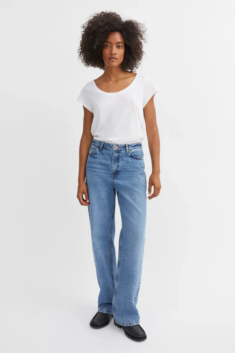Maddy straight jeans - Worn mid blue - Skall Studio